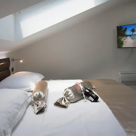 The Seasons شقة أوميس